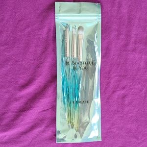 F.A.R.A.H. makeup brush set